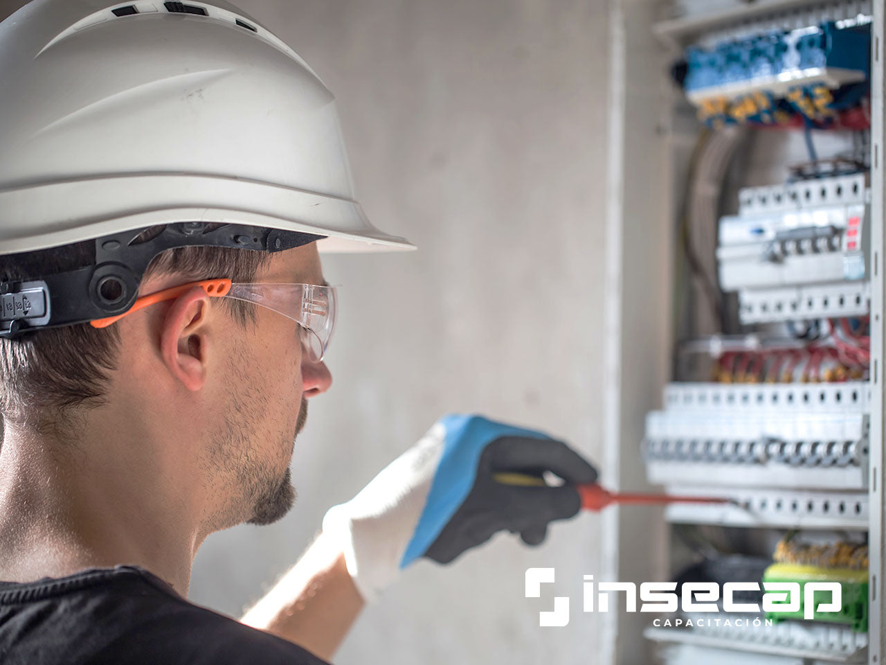 Riesgos Eléctricos Basado en el Reglamento Eléctrico MEL
